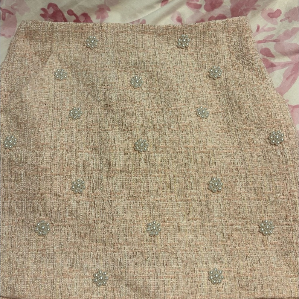 Preppy pearl pink tweed twill skirt!! 
Francesca’s